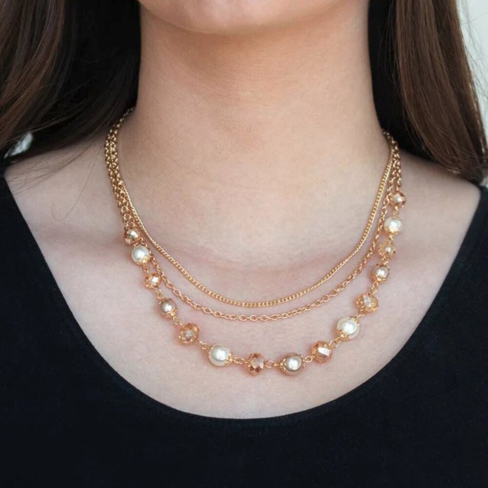 Paparazzi Jewelry Accessories - Tour de Demure - Gold Necklace - Vintage - Picture 1 of 6